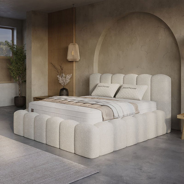 Boxspring Dreamhouse Harmony met opbergruimte in crème teddy bouclé stof, sfeerbeeld slaapkamer